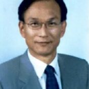 Hòa giải viên Yong Eui Kim