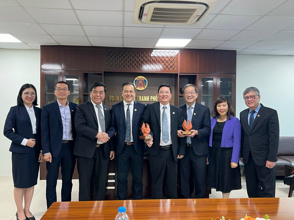 MEDIATORS OF VIETNAM INTERNATIONAL COMMERCIAL MEDIATION CENTER PARTICIPATE IN A MEETING WITH REPRESENTATIVES OF SINGAPORE INTERNATIONAL MEDIATION CENTER ON JANUARY 17, 2024