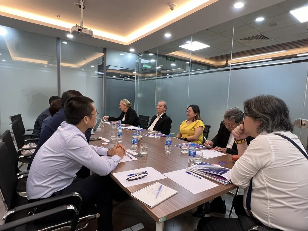 Hoà giải viên Trung tâm Hoà giải Thương mại Quốc tế Việt Nam gặp gỡ cùng đoàn hoà giải viên của Singapore