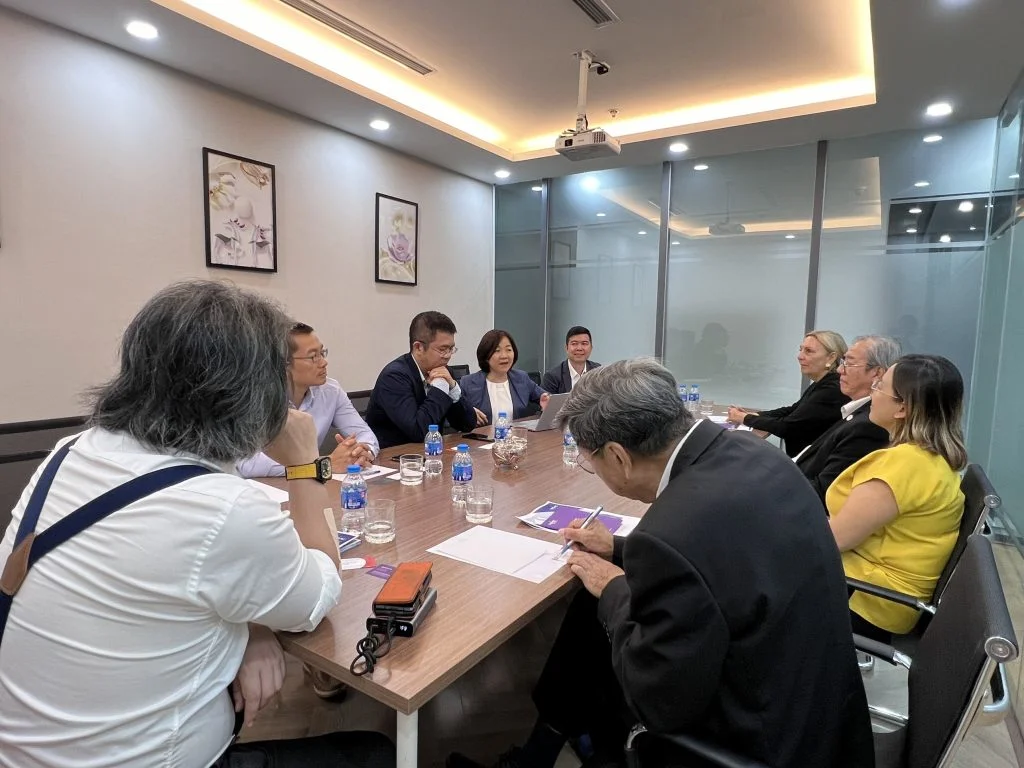 The meeting among mediators of Vietnam International Commercial Mediation Center and mediators of Singapore